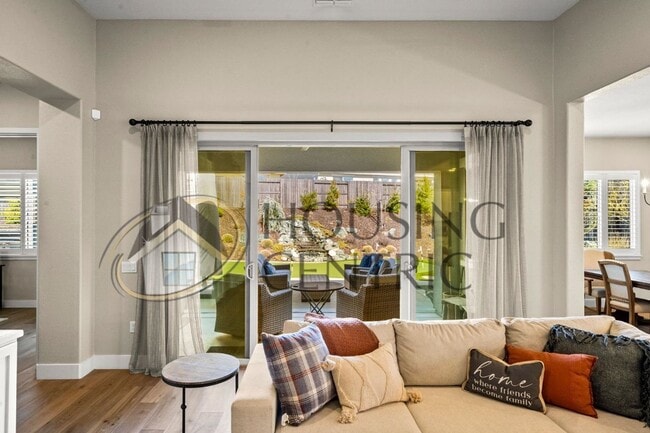 Building Photo - STUNNING Single Story Home with a Resort Style Backyard!
