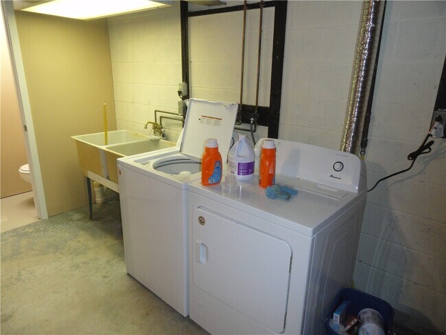 Building Photo - 64 Greenway Blvd