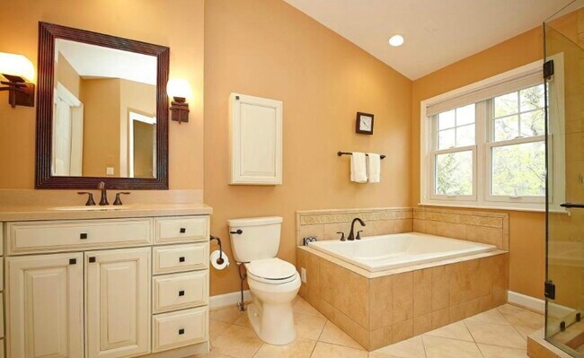 Building Photo - 2552 Brenton Point Dr