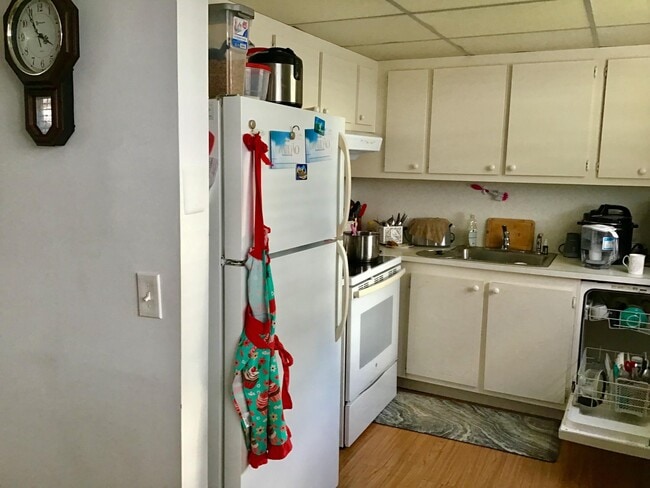 Building Photo - 84 Brighton B