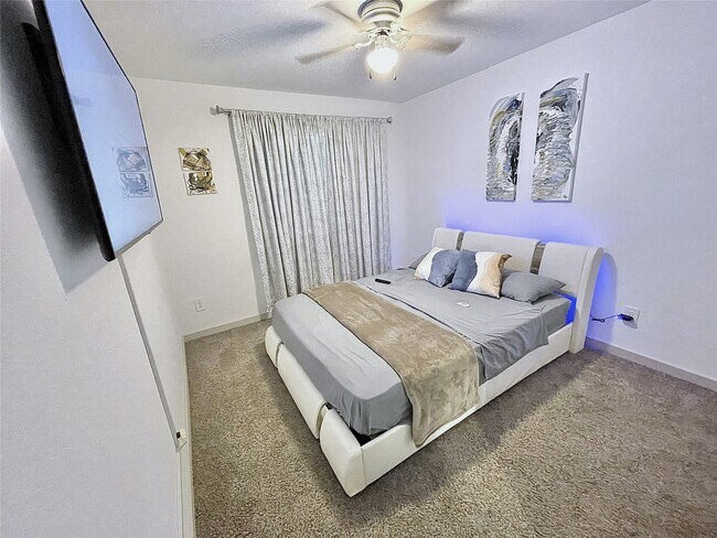 Building Photo - 6811 Fleetwood Crescent Wy