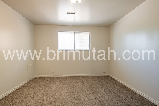 Building Photo - 1418-1426 S. 1100 E. - 3N