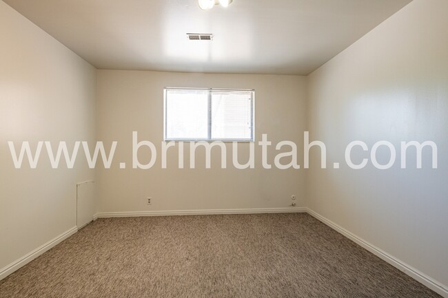 Building Photo - 1418-1426 S. 1100 E. - 5N