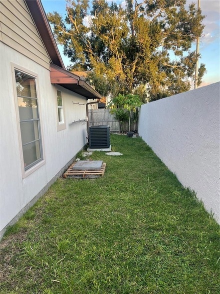 Building Photo - 10813 Venice Cir