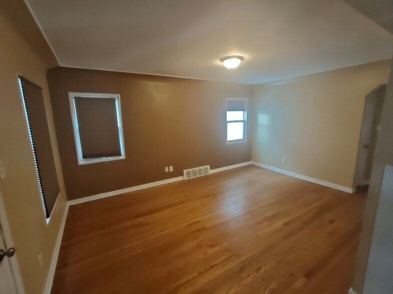 Building Photo - 615 E Mansfield Ave