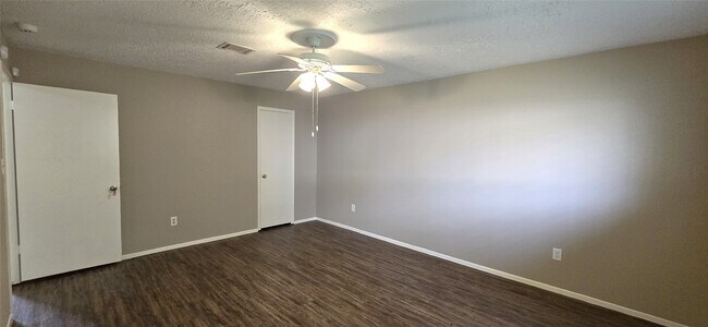 Building Photo - 23019 Tree Bright Ln