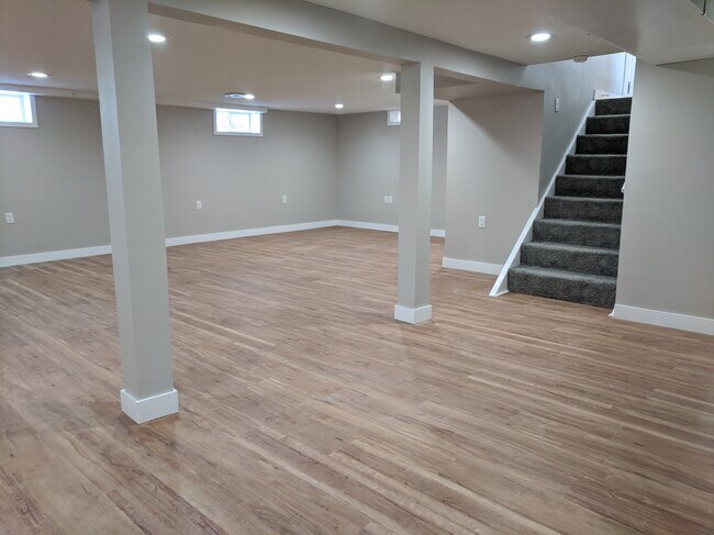 Building Photo - 1213 1st Ave NE