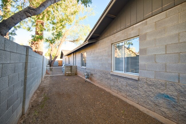 Building Photo - Wilson Place 102