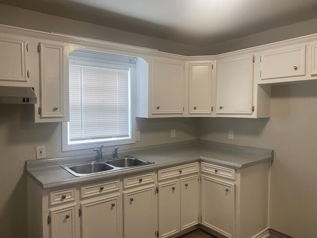 Building Photo - 5305 Bonner Dr