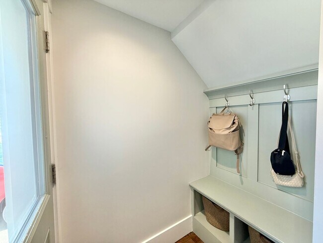 Building Photo - Stunning 3BD, 2.5BA Downtown Raleigh Home with Modern Updates, Large Fenced In Backyard, Fire Pit...