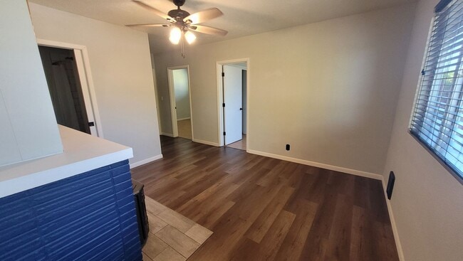 Building Photo - Family Home in Desirable Neighborhood!
