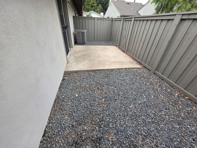 Building Photo - Rarely Available, Single-story, 2Bd 2Ba re...