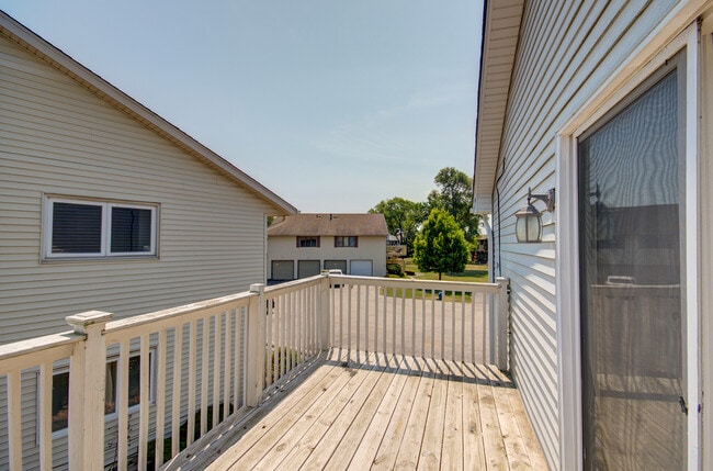 Building Photo - 2333 Carnation Dr