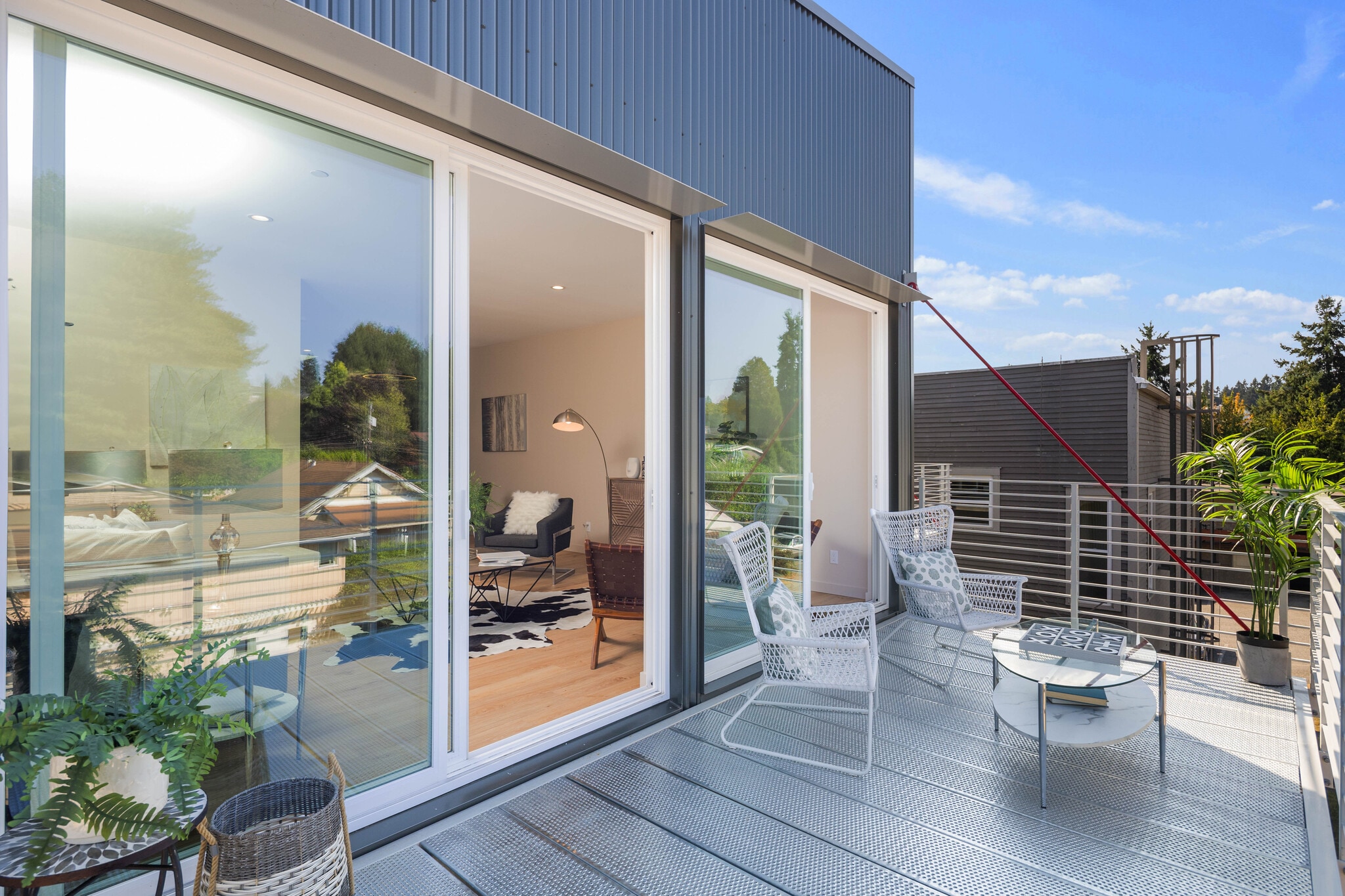 Giant deck - 10120 NE 185th St