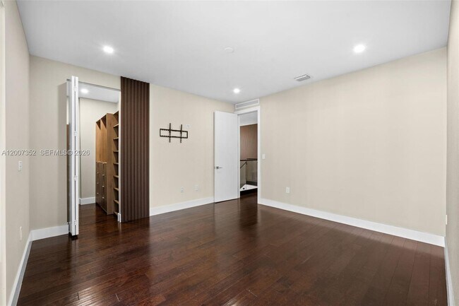 Building Photo - 7534 NW 98th Ave