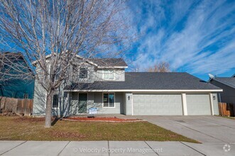 Building Photo - Beautifully Remodeled 4 Bedroom + Office H...