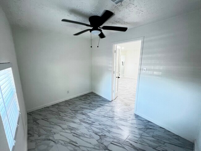 Building Photo - 6705 Covington Dr