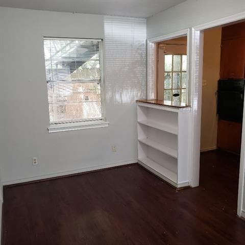 Building Photo - 400 Oak Dr