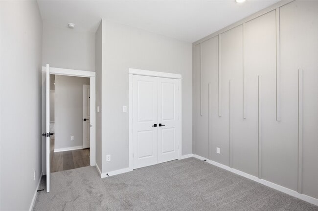 Building Photo - 6728 Parker Grv Ln