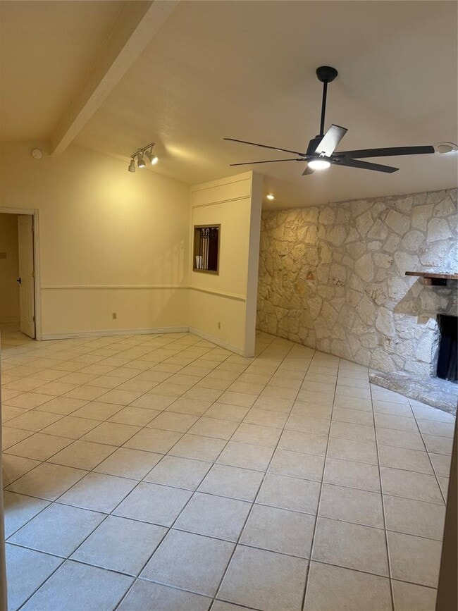 Building Photo - 8508 Mesa Dr