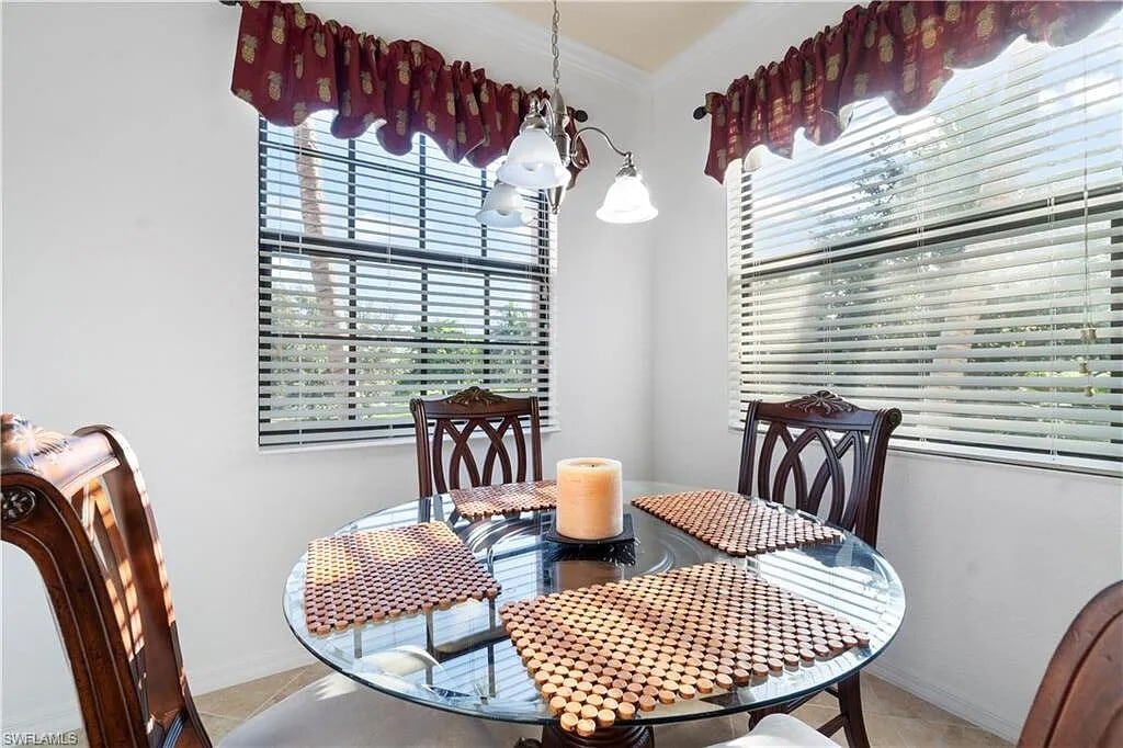 Breakfast Nook - 9715 Acqua Ct