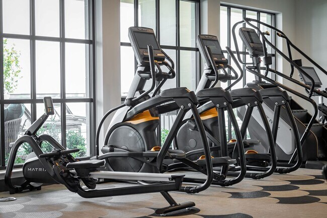 Building Photo - Modern 3-Bedroom Apartment with Smart Home...