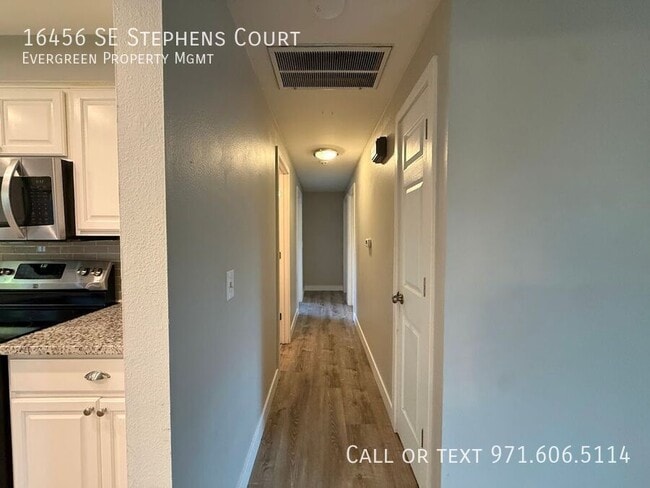 Building Photo - 16456 SE Stephens Ct