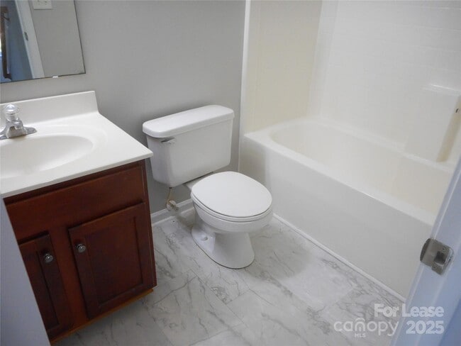 Building Photo - 3804 York Aly