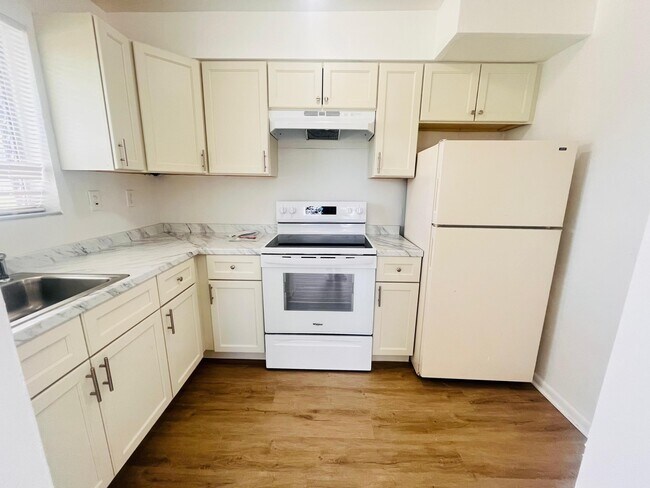 Primary Photo - 1241 W River Dr