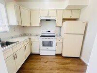 Building Photo - 1241 W River Dr