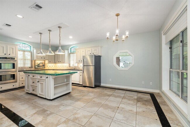 Building Photo - 106 River Oaks Dr