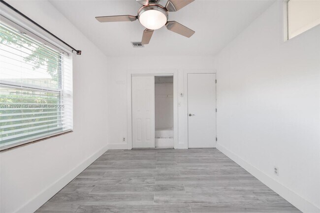 Building Photo - 6290 SW 70th St