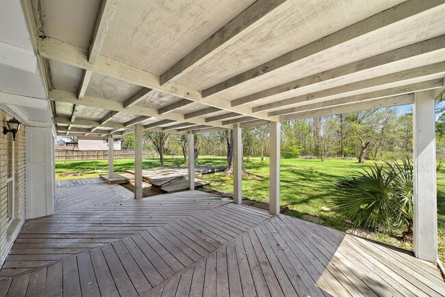 Building Photo - 7710 Antoine Dr