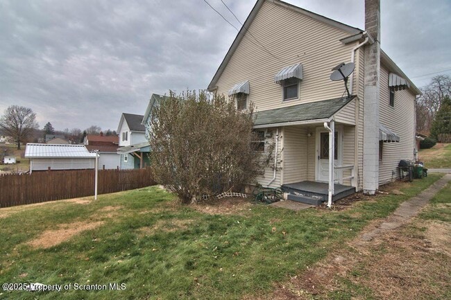 Building Photo - 19 W Bergh St