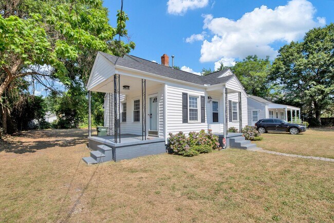 Building Photo - 2 Bedroom 1 Bath In Fayetteville- Small Do...