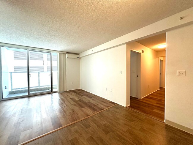 Building Photo - 2 Bedroom, 1.5 Bathroom with 2 Parking (80...