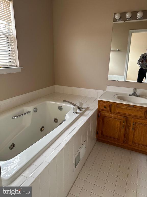 Building Photo - 6850 Signature Cir