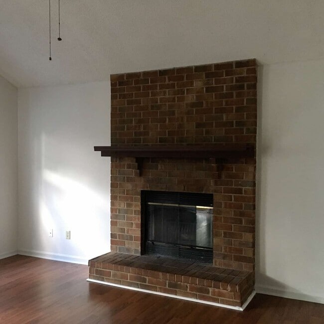 Building Photo - 916 Mandarin Dr