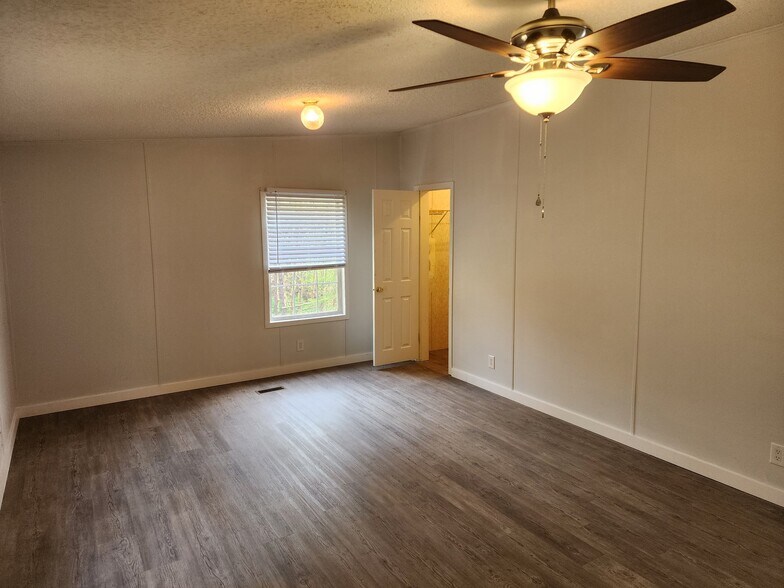 Building Photo - 21 Powder Horn Trail