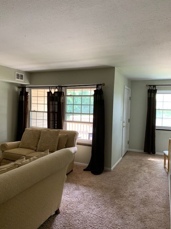 Building Photo - COMING SOON! 2 BEDROOM/2 BATH CONDO FOR LE...