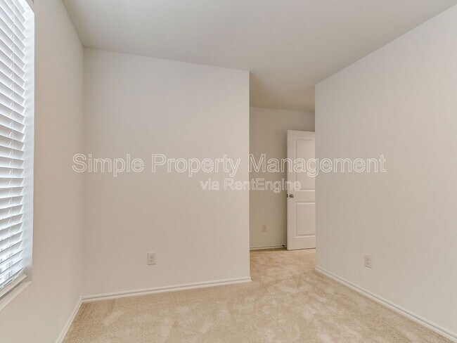 Building Photo - 14803 Parkway Center Ave