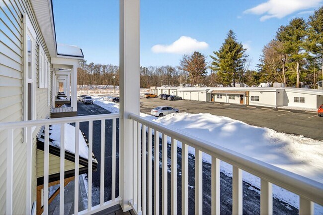 Building Photo - Hemlock Manor