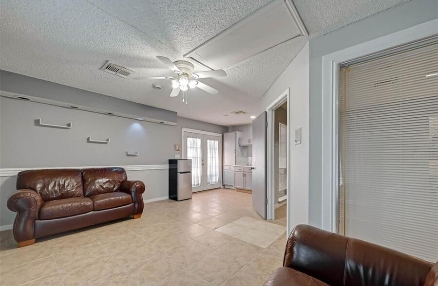 Building Photo - 13102 Richmond Ave.