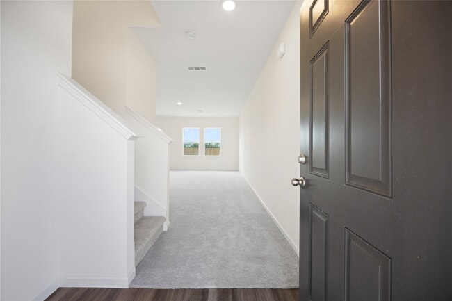 Building Photo - 8807 Vacek Xing Wy