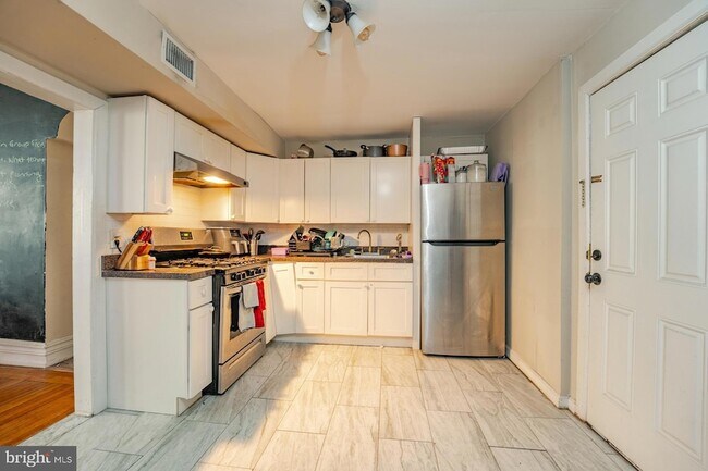 Building Photo - 3809 Ventnor Ave