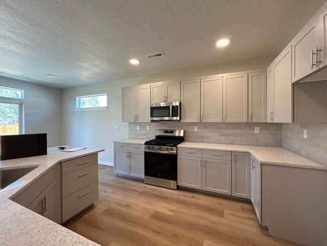 Building Photo - Brand New 3 Bedroom / 2 Bathroom Home in NW Redmond