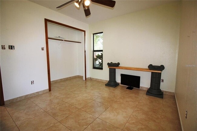 Building Photo - 120 Valmora Dr