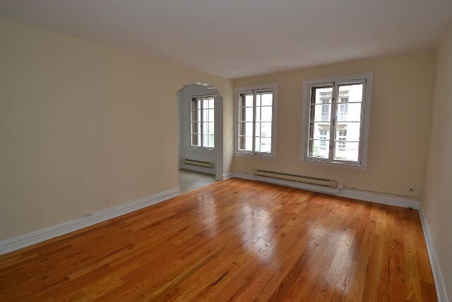 Building Photo - 533 W Roscoe St