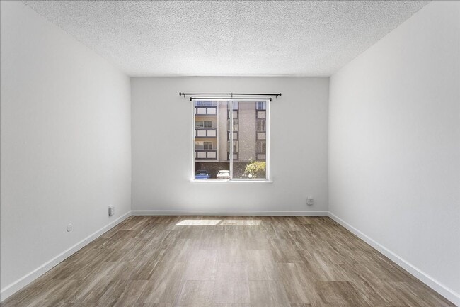 Building Photo - 955 Shorepoint Ct