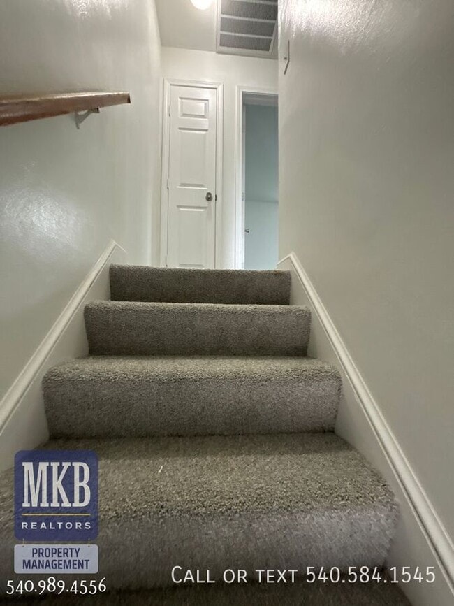 Building Photo - 1227 Ruddell Rd